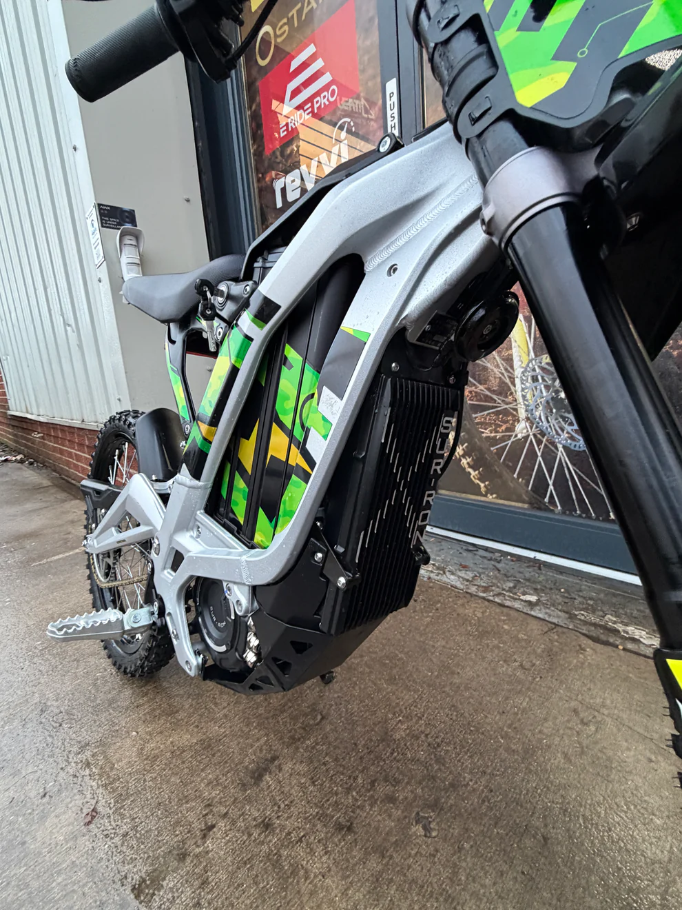 sed 2024 Sur Ron Light Bee Silver/Green